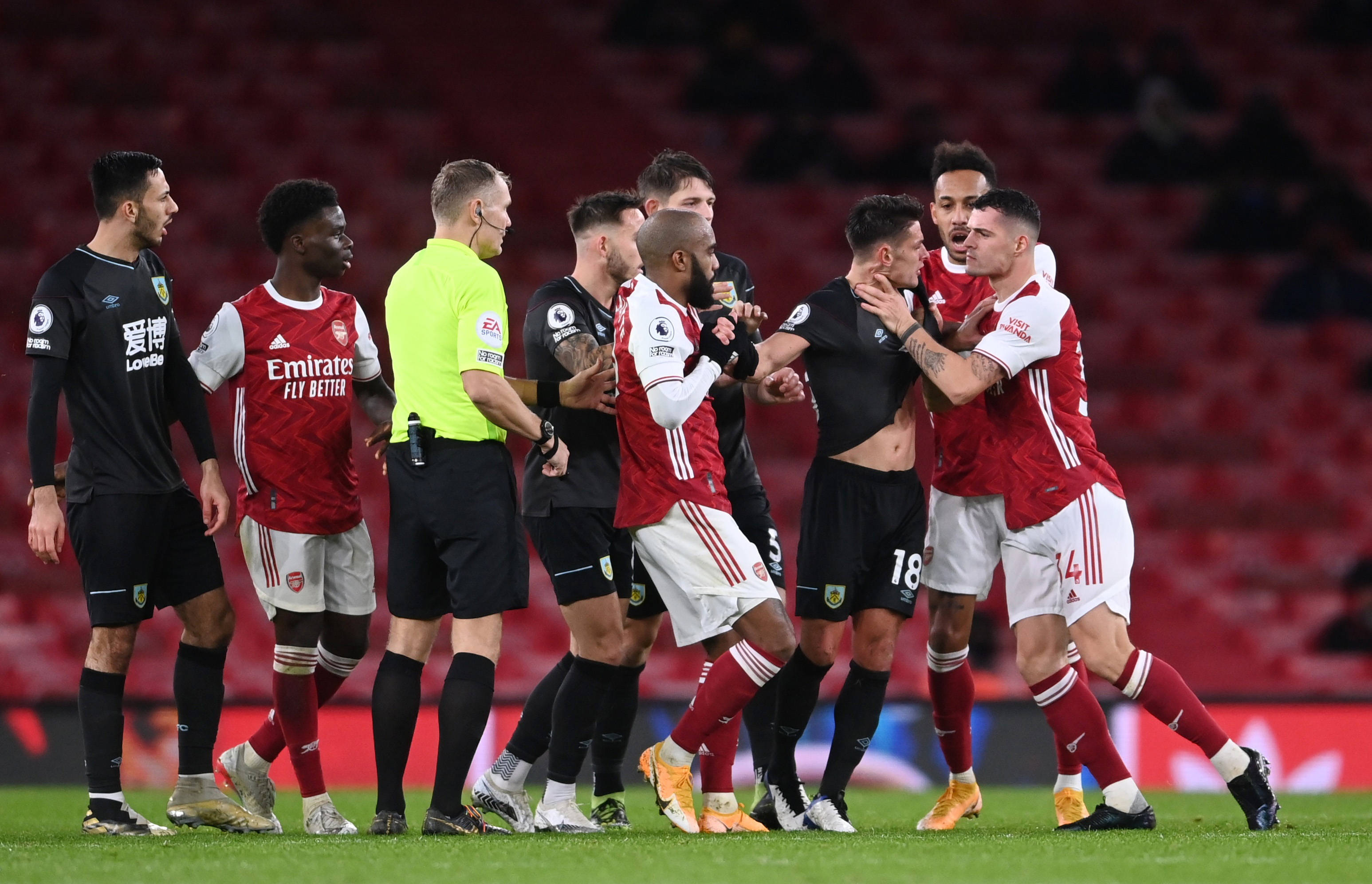 两队的对抗 两队的对抗